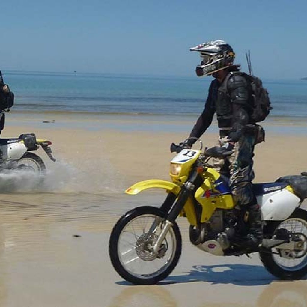 Capeyork Motorcycle Adventures CYMCA - Mirror1