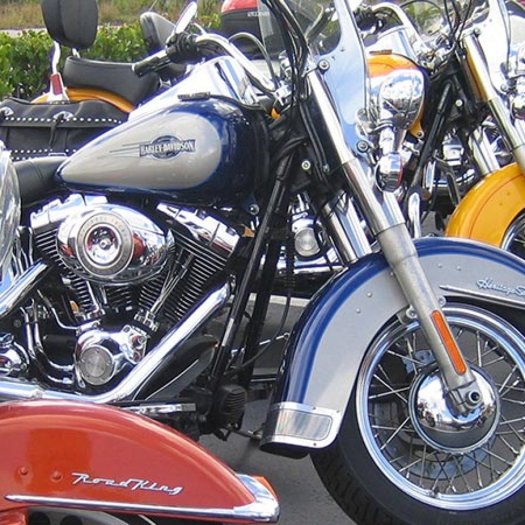 Cruising Motorcycle Tours - Harley Davidson