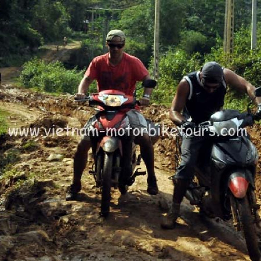 Vietnam Motorbiketour - Muddy Trail