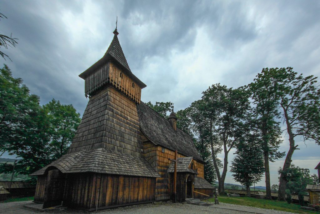 Knurowska Pass - wooden church