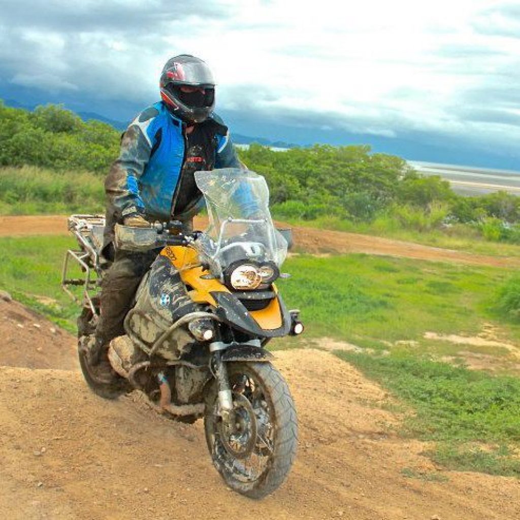 Moto Tour Panama - dirt biking